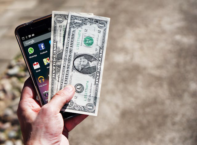 phone%20and%20money phone%20and%20money